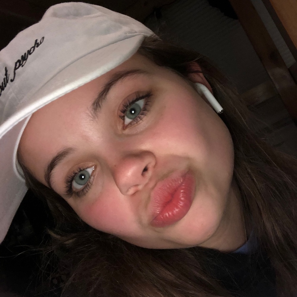 Meet your Posher, Makayla